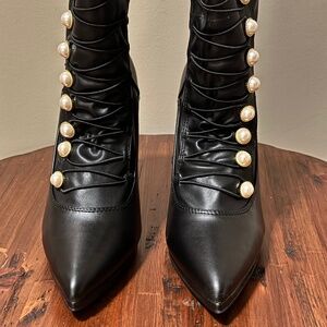 CHENIN THROWBACK BLACK LEATHER BOOTIES SZ 10